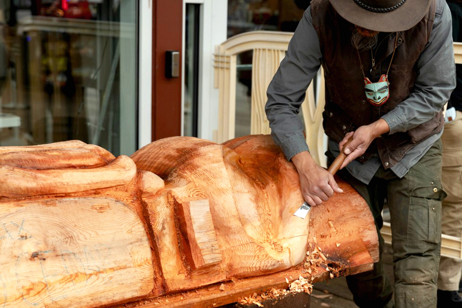 HerbSheakleyCarving1.jpg